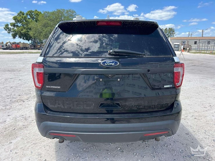 2016-ford-explorer-image-19