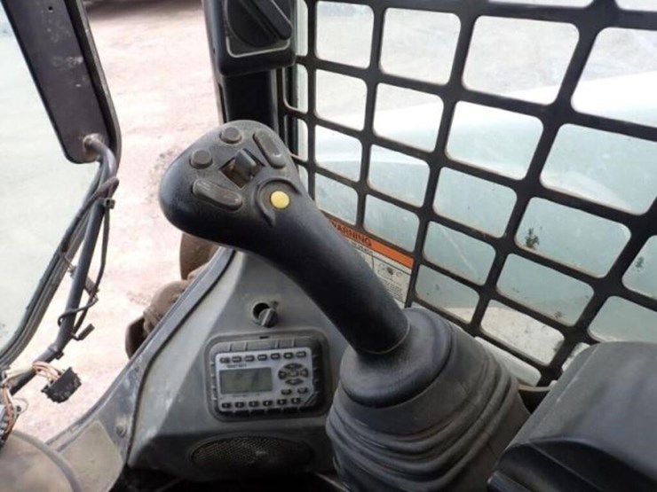 2021-bobcat-s740-image-16