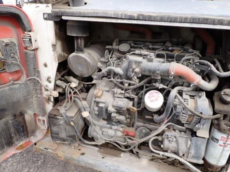 2021-bobcat-s740-image-38