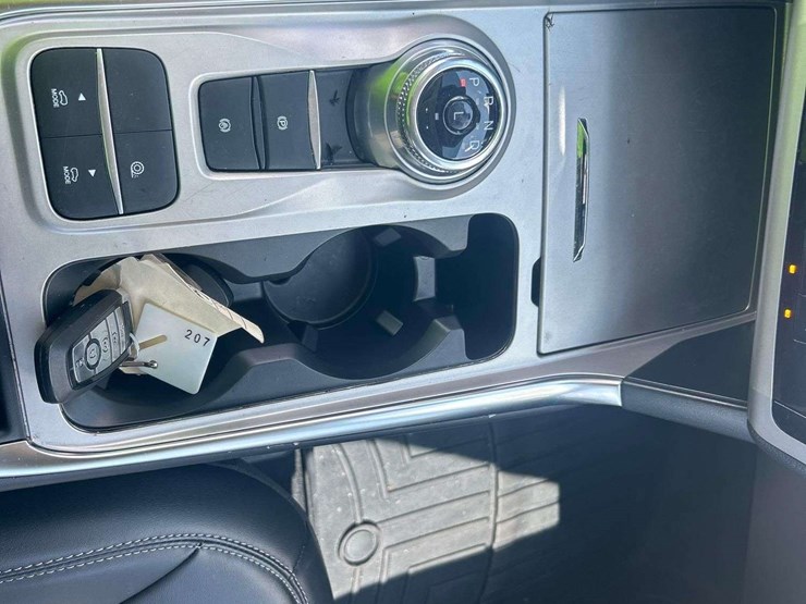 2023-ford-explorer-image-15