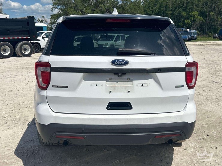 2016-ford-explorer-image-25