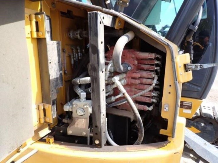 2022-deere-75g-image-59