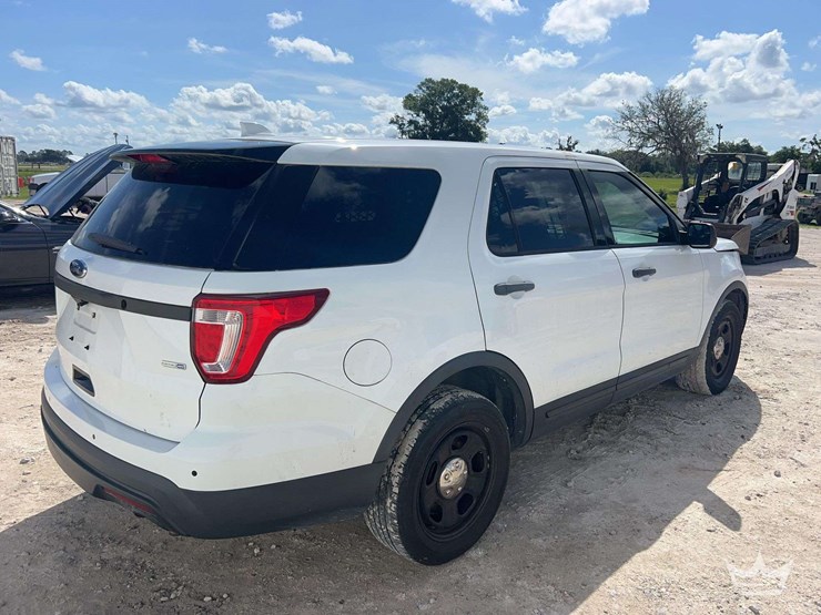 2017-ford-explorer-image-3