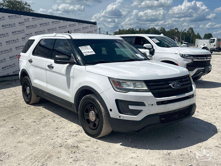 2016-ford-explorer-image-2