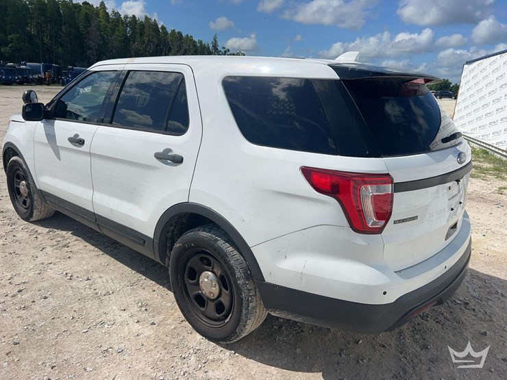 2017-ford-explorer-image-4