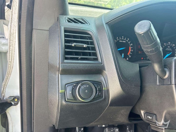 2016-ford-explorer-image-14