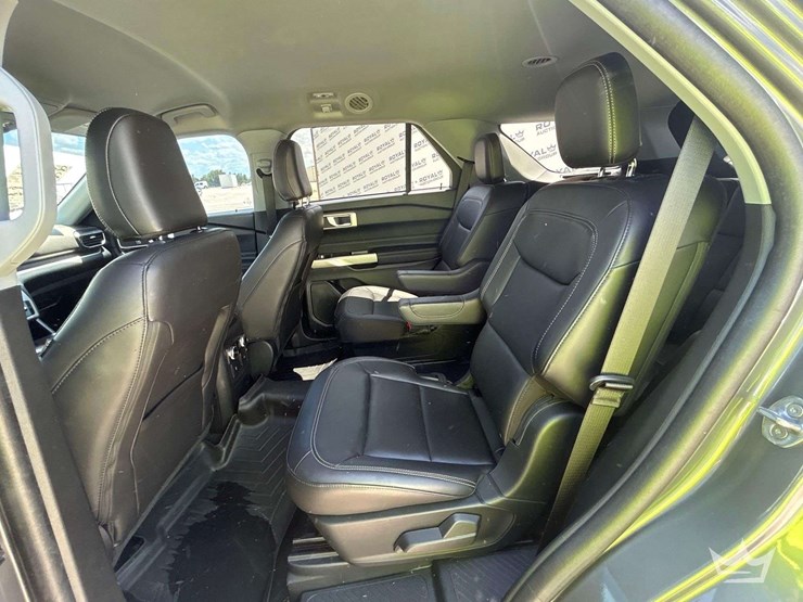 2023-ford-explorer-image-19