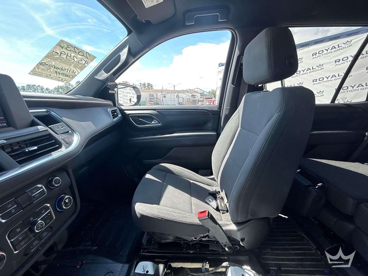2023-chevrolet-tahoe-image-21