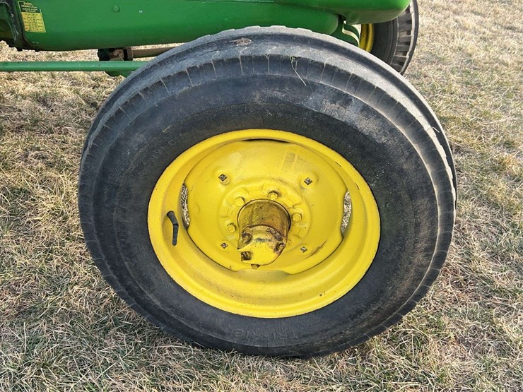 john-deere-820-image-25