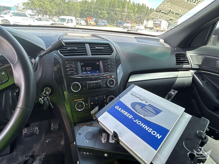 2016-ford-explorer-image-16