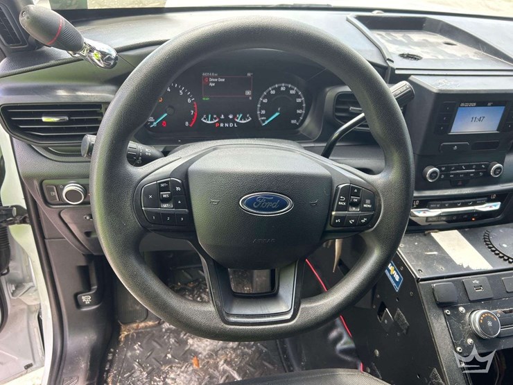 2020-ford-explorer-image-11