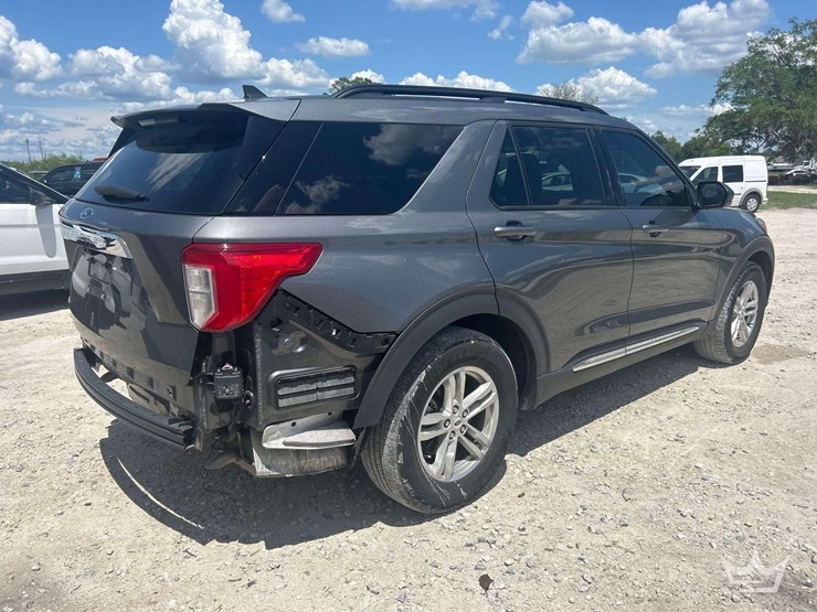 2023-ford-explorer-image-3