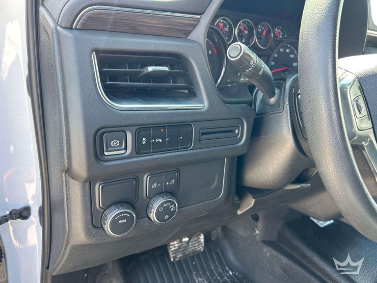 2023-chevrolet-tahoe-image-15
