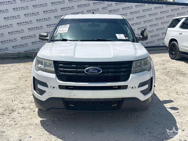 2016-ford-explorer-image-27