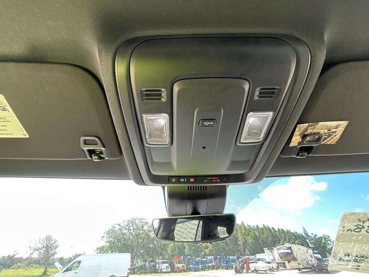 2023-chevrolet-tahoe-image-19