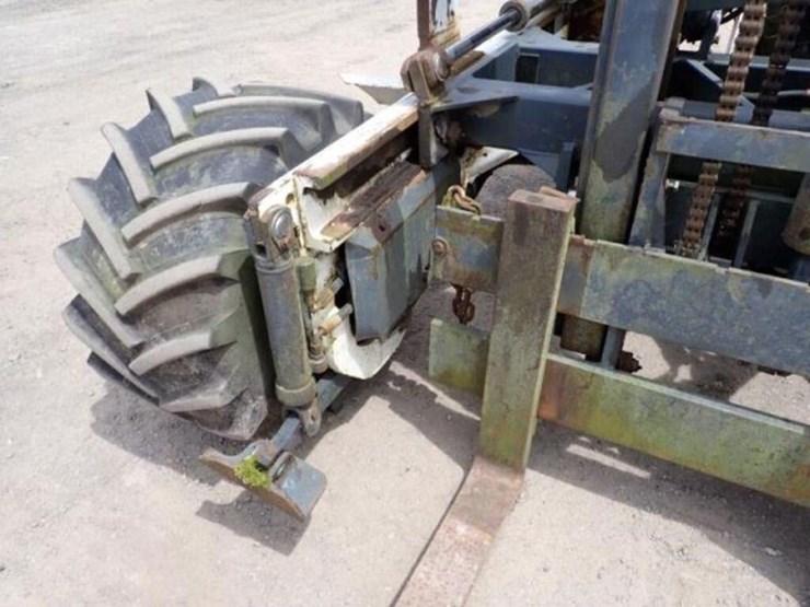 2001-moffett-m5000-image-21