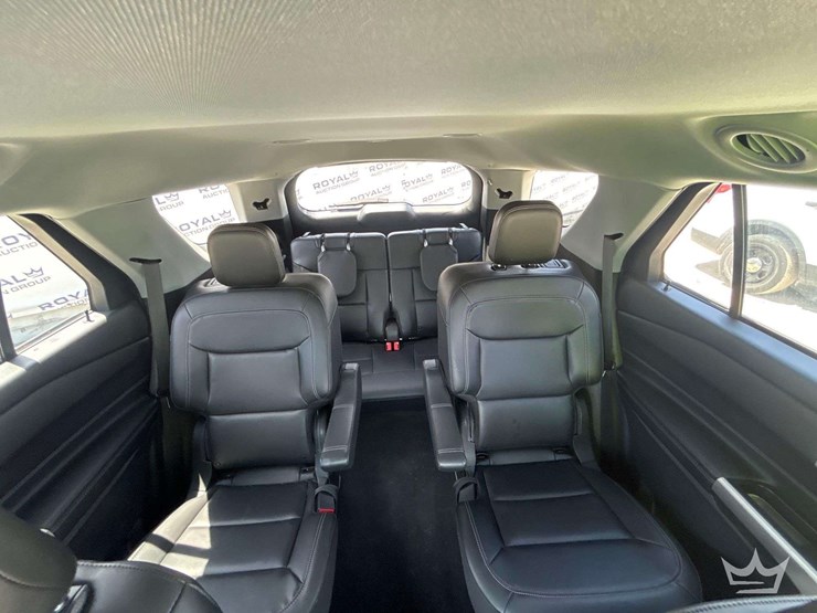 2023-ford-explorer-image-21