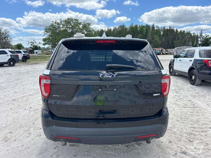 2016-ford-explorer-image-26