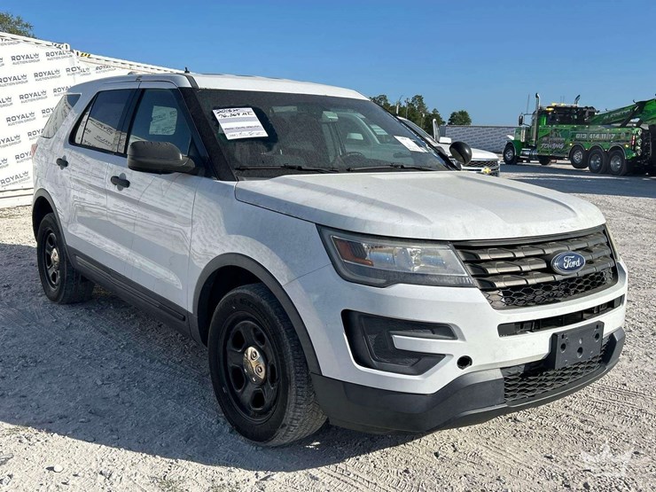 2016-ford-explorer-image-2