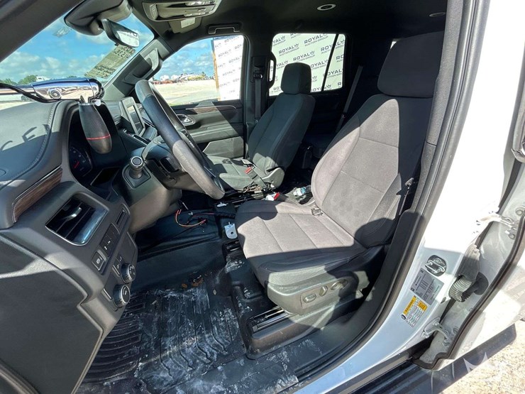 2023-chevrolet-tahoe-image-12