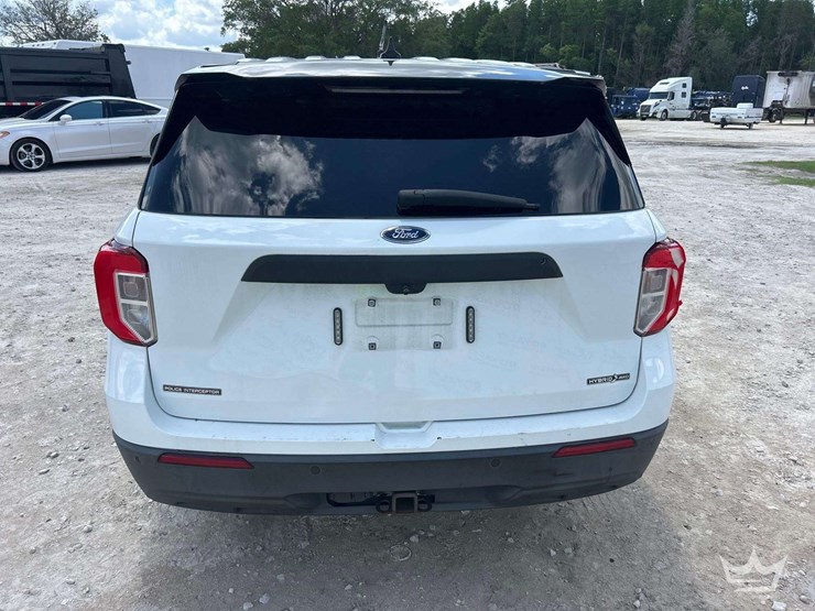 2020-ford-explorer-image-21