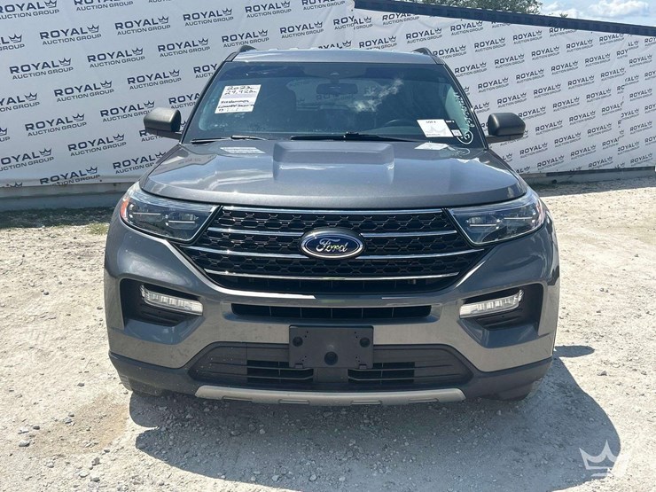 2023-ford-explorer-image-26