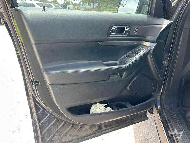 2016-ford-explorer-image-11