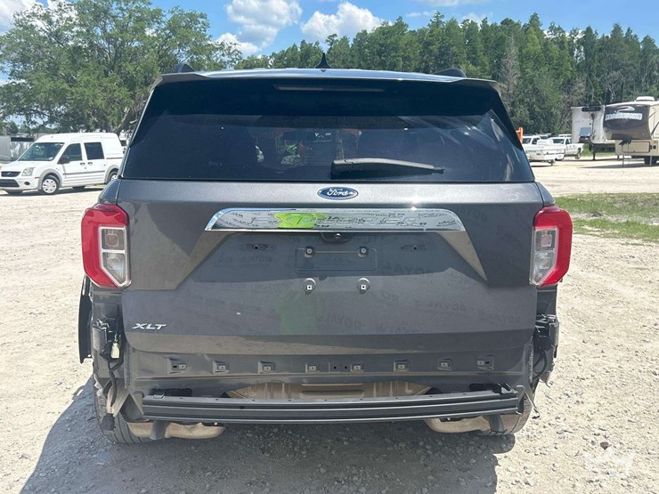 2023-ford-explorer-image-24