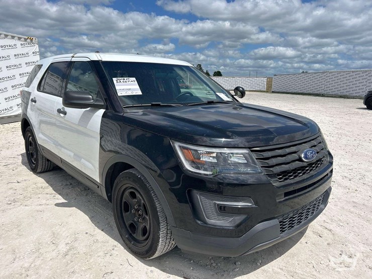 2016-ford-explorer-image-2