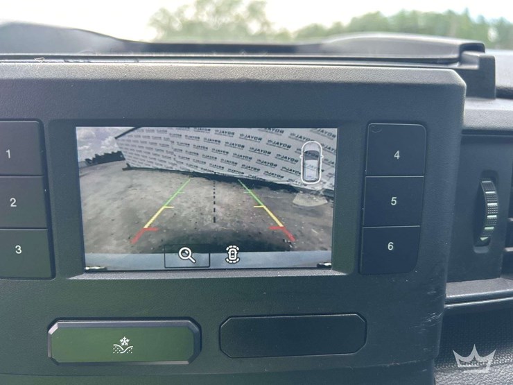 2020-ford-explorer-image-16