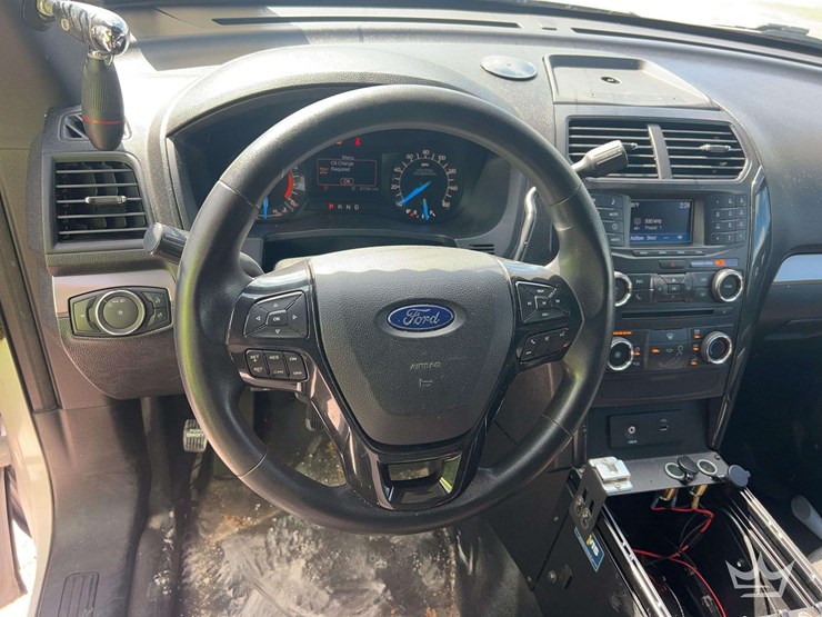2017-ford-explorer-image-11