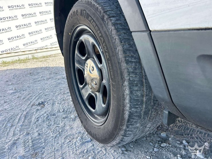 2016-ford-explorer-image-24