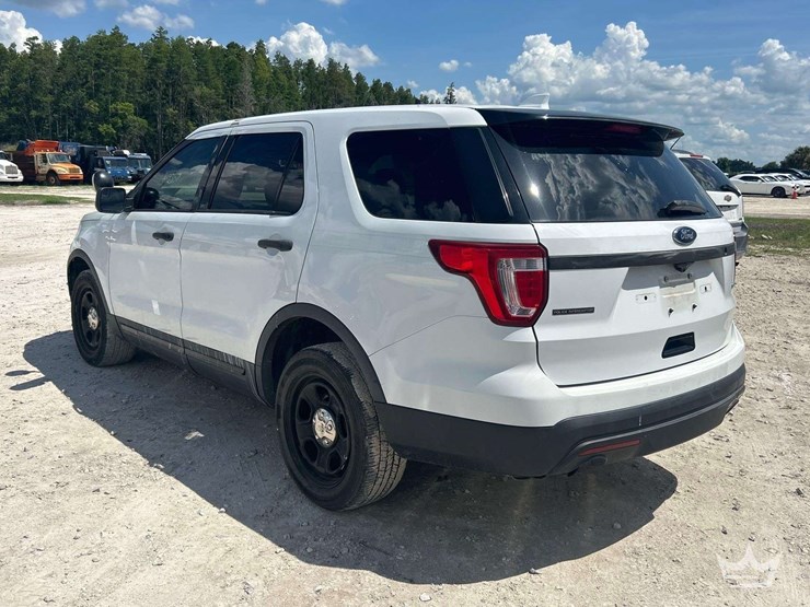 2016-ford-explorer-image-4