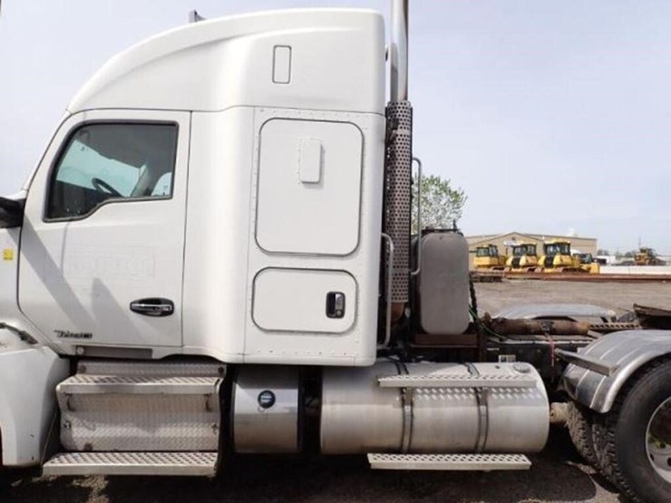 2016-kenworth-t880-image-43