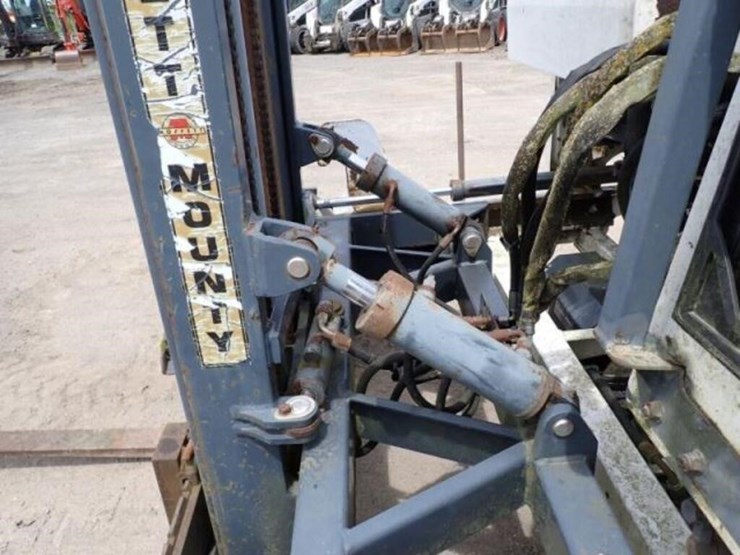 2001-moffett-m5000-image-19