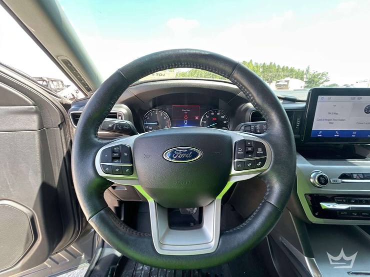 2023-ford-explorer-image-12