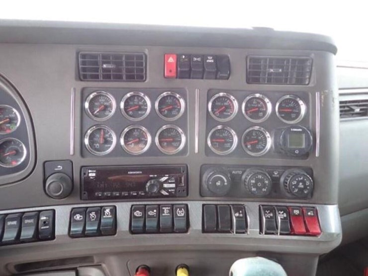 2016-kenworth-t880-image-18
