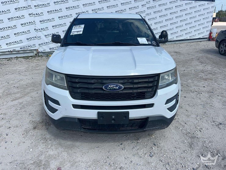 2017-ford-explorer-image-21