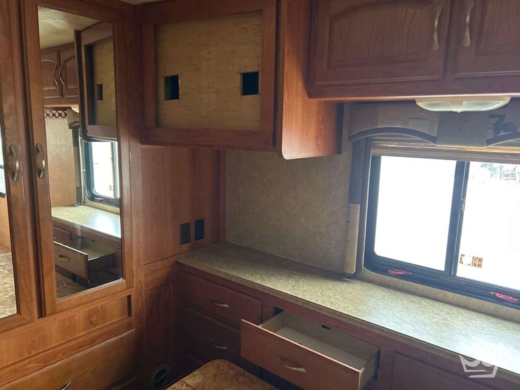2007-ford-f53-landau-3645ds-36ft.-class-a-motorhome-image-24