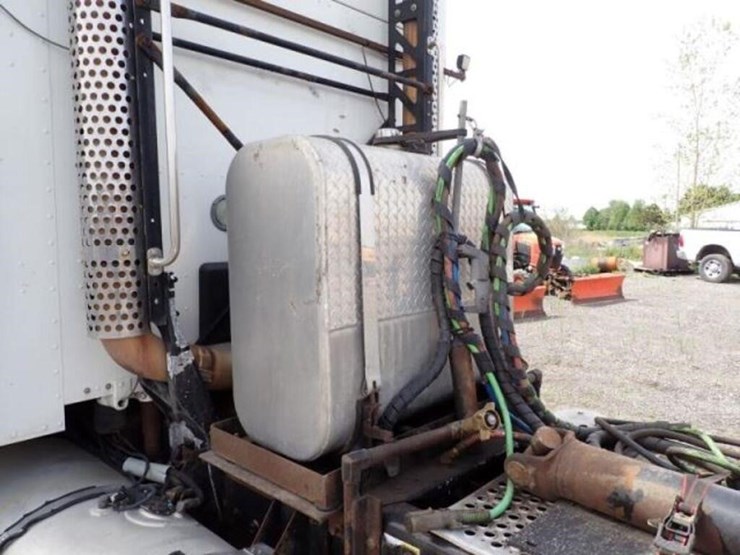2016-kenworth-t880-image-44