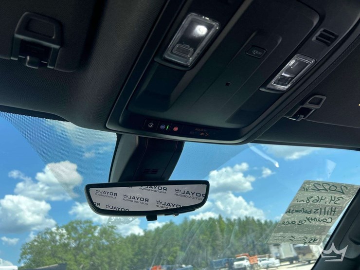 2022-chevrolet-tahoe-image-24