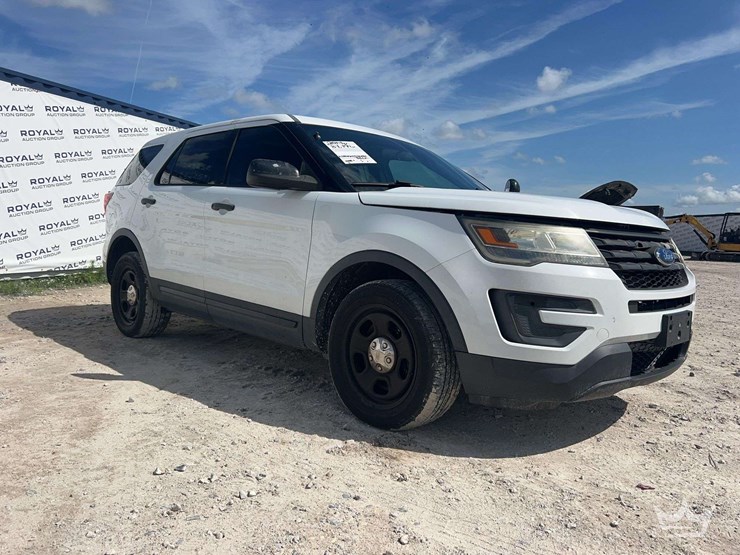 2017-ford-explorer-image-2