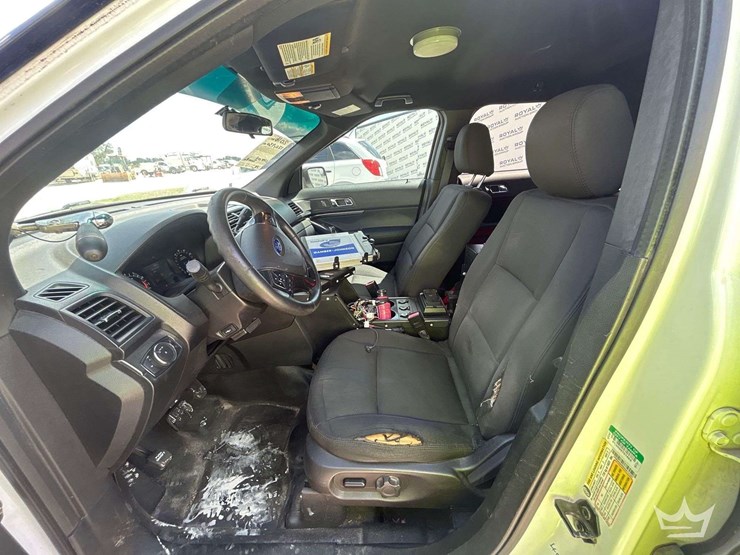 2016-ford-explorer-image-11