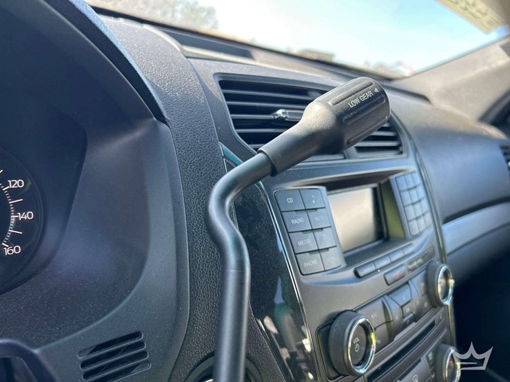 2016-ford-explorer-image-15