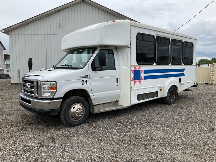 2015-ford-e450-image-1