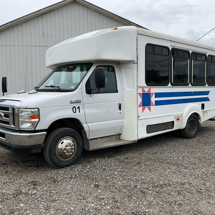 2015 FORD E450