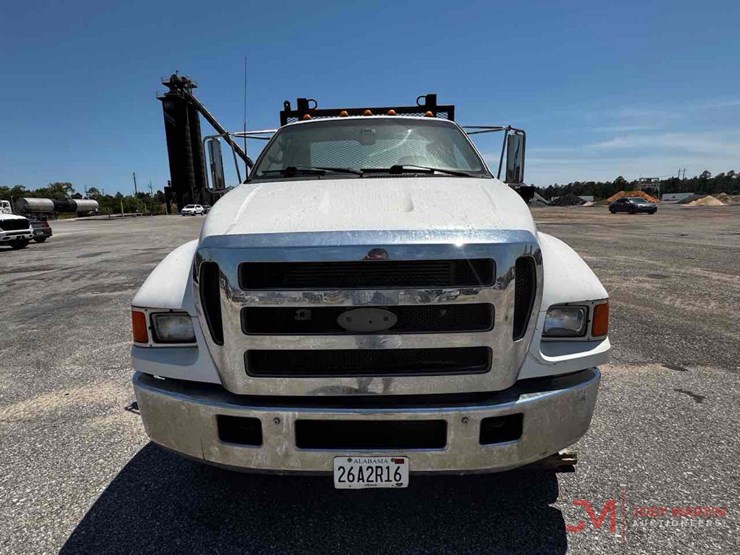 2005-ford-f650-image-14