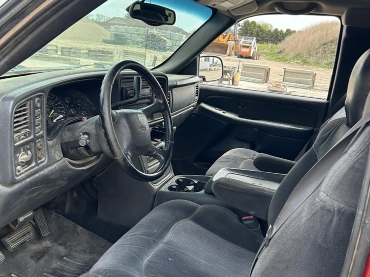 2001-chevrolet-silverado-1500-image-12