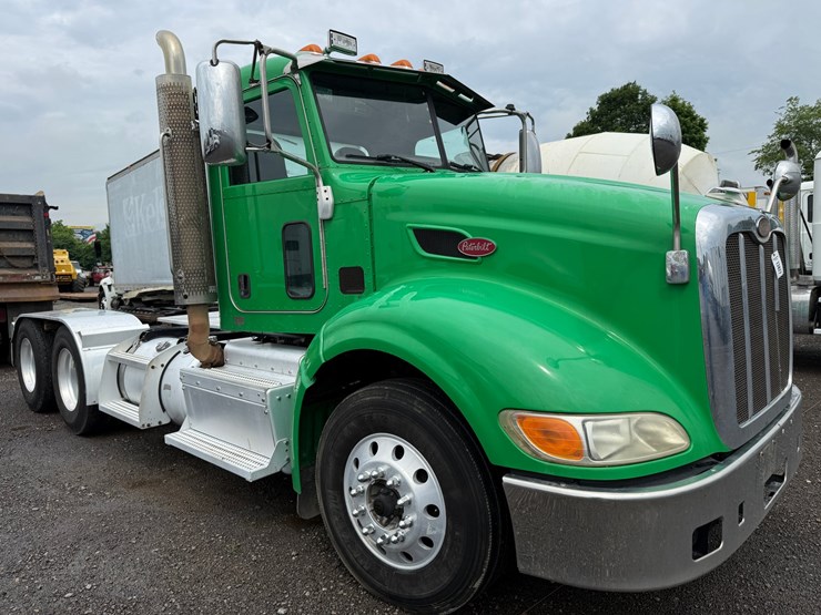 2013-peterbilt-386-image-1