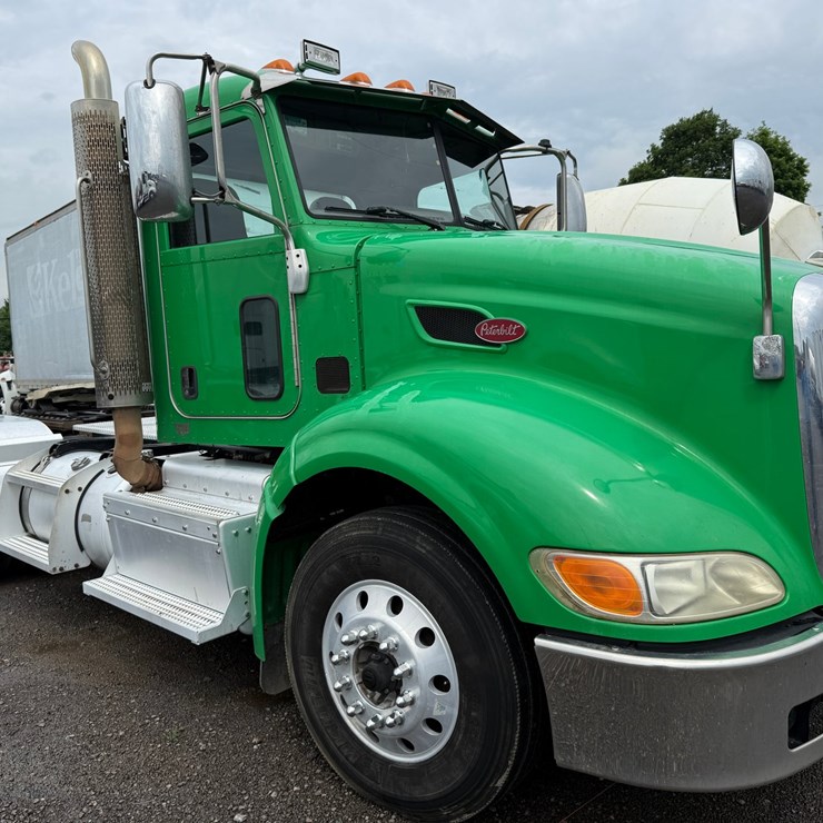 2013 PETERBILT 386